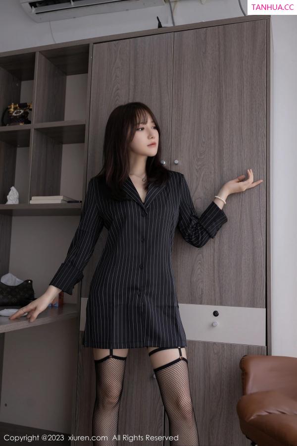 鱼子酱fish  [XiuRen]高清写真图 2023.04.28 No.6664 鱼子酱Fish 黑色美腿第19张图片